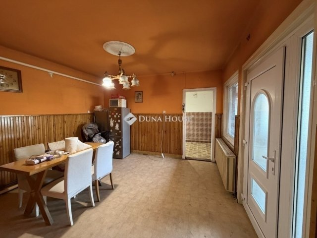 Eladó családi ház, Tápiószecsőn 79.4 M Ft, 8 szobás