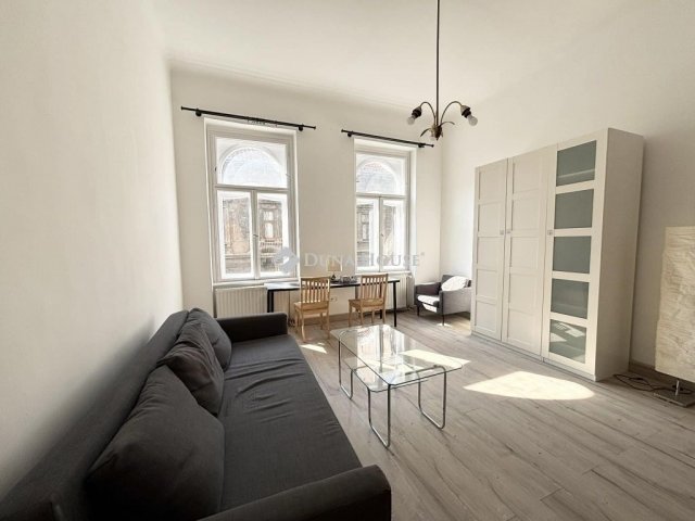 Eladó téglalakás, Budapesten, VII. kerületben 62.5 M Ft