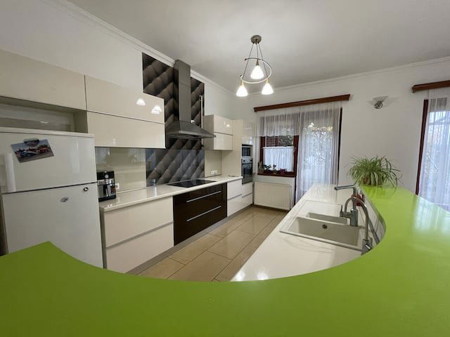 Eladó családi ház, Debrecenben 165 M Ft, 4 szobás