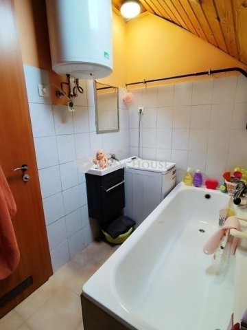 Eladó családi ház, Vecsésen 73.5 M Ft, 7 szobás