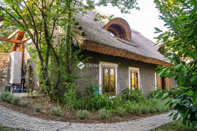 Eladó családi ház, Balatonfüreden 289.99 M Ft, 3 szobás