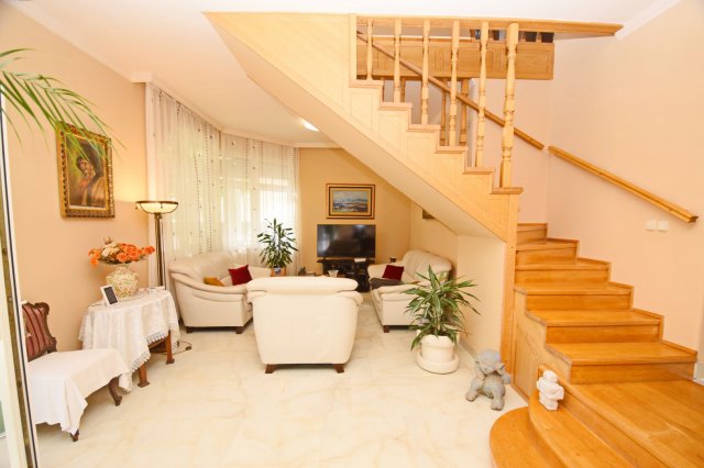 Eladó családi ház, Debrecenben 189 M Ft, 5 szobás