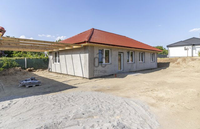Eladó családi ház, Székesfehérvárott 80 M Ft, 5 szobás