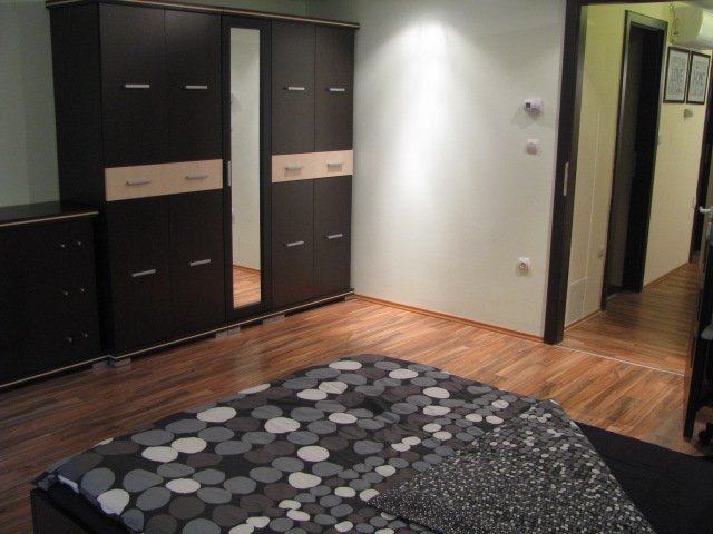 Eladó téglalakás, Debrecenben 235 M Ft, 5 szobás