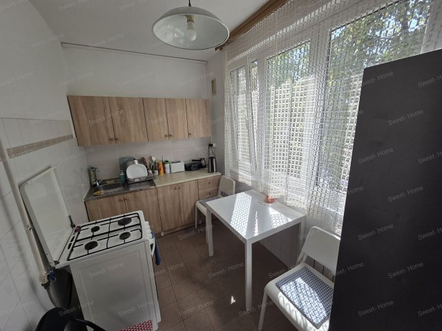 Eladó panellakás, Kecskeméten 49.9 M Ft, 2 szobás
