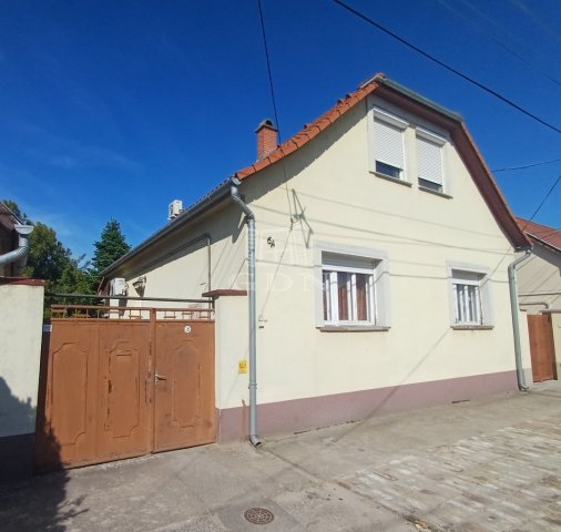 Eladó családi ház, Baján 63 M Ft, 4 szobás