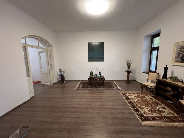 Eladó téglalakás, Pécsett 88.8 M Ft, 3 szobás