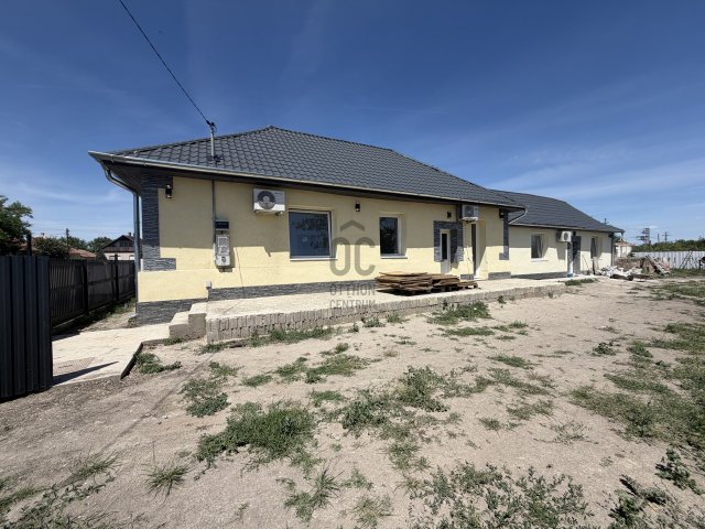 Eladó családi ház, Újszászon 50 M Ft, 5 szobás