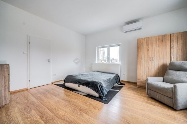 Eladó családi ház, Dunabogdányban 250 M Ft, 8 szobás