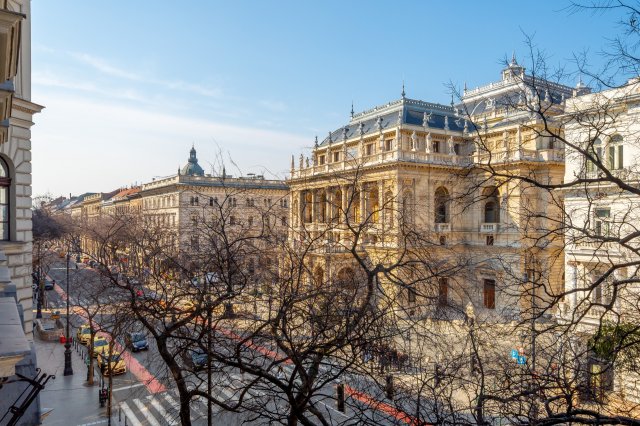 Eladó téglalakás, Budapesten, VI. kerületben, Andrássy úton