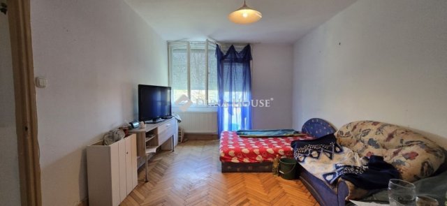 Eladó panellakás, Hajmáskéren 24.99 M Ft, 2 szobás