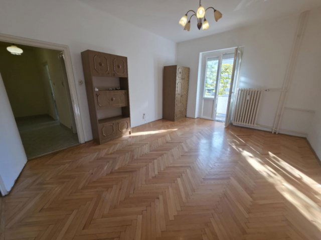 Eladó téglalakás, Dunaújvárosban 32 M Ft, 2 szobás