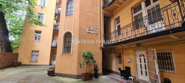 Eladó téglalakás, Budapesten, VI. kerületben 69.9 M Ft, 3 szobás