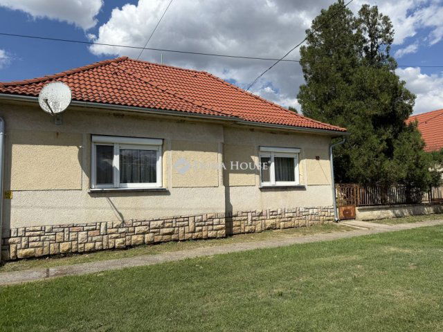 Eladó családi ház, Hegyszentmártonban 33 M Ft, 4 szobás