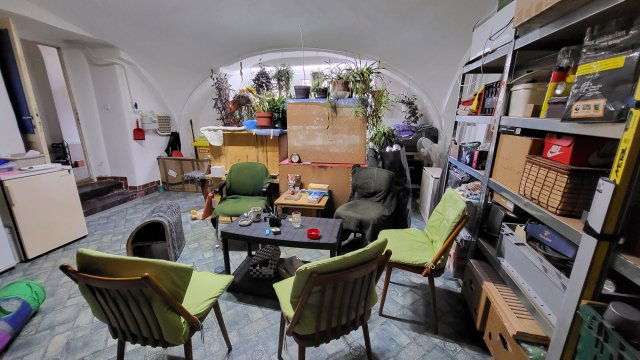 Eladó családi ház, Egerben 250 M Ft, 8 szobás