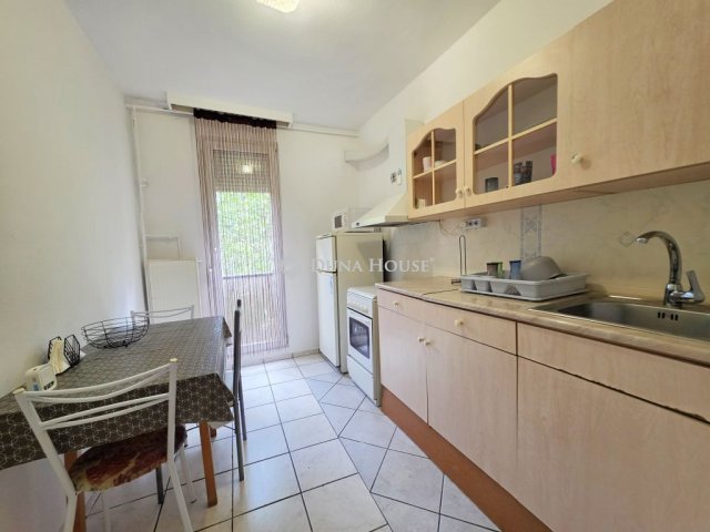 Kiadó panellakás, albérlet, Pécsett 150 E Ft / hó, 2 szobás