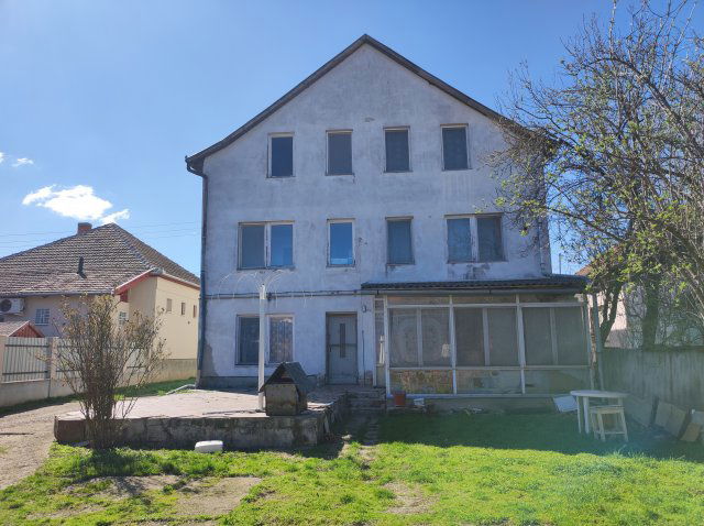 Eladó ikerház, Szegeden 79.8 M Ft, 4 szobás