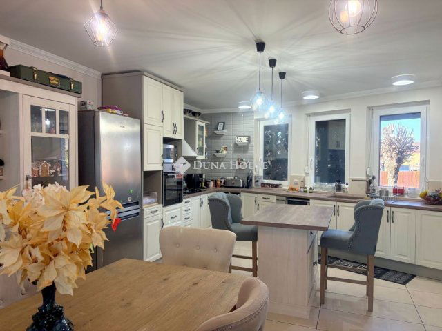 Eladó családi ház, Nyíregyházán 179 M Ft, 5 szobás