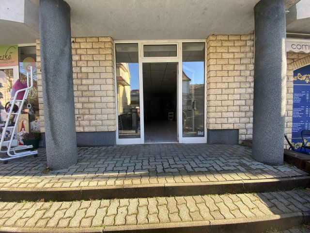 Eladó üzlethelyiség, Hévízen 99.9 M Ft, 1 szobás