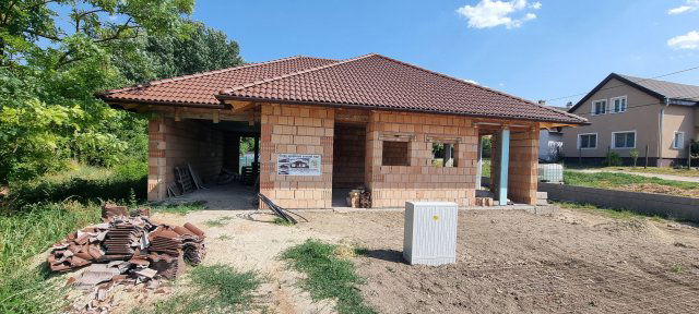 Eladó családi ház, Velencén 89.9 M Ft, 4 szobás