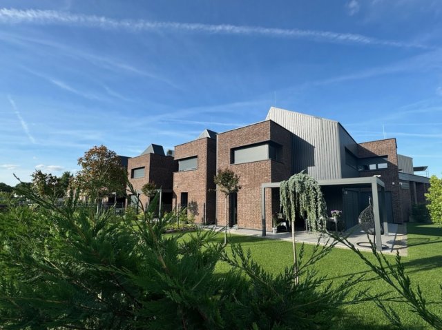 Eladó téglalakás, Szegeden 159.9 M Ft, 4 szobás