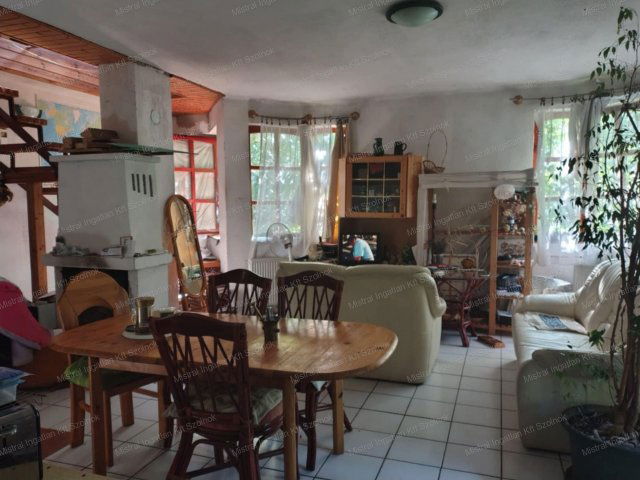 Eladó családi ház, Szolnokon 73 M Ft, 4 szobás