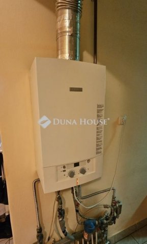 Eladó családi ház, Pécsett 65 M Ft, 3 szobás