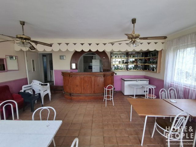 Eladó üzlethelyiség, Szegeden 53 M Ft, 6 szobás