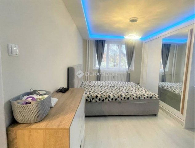 Eladó panellakás, Budapesten, III. kerületben 84.9 M Ft, 3 szobás