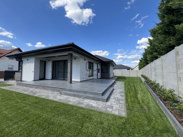 Eladó családi ház, Szigetszentmiklóson 164.9 M Ft, 5 szobás