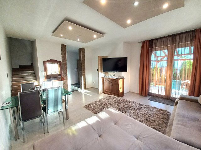 Eladó ikerház, Debrecenben 129 M Ft, 4 szobás