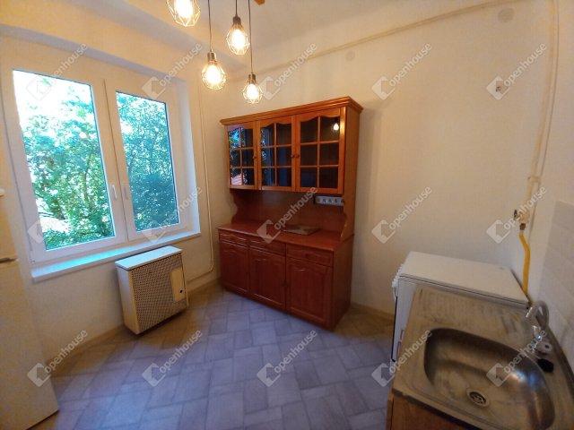 Kiadó téglalakás, albérlet, Szolnokon 120 E Ft / hó, 2 szobás