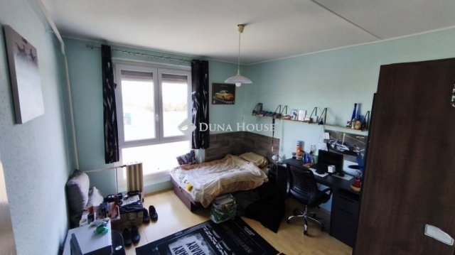 Eladó panellakás, Pécsett 40.5 M Ft, 2 szobás