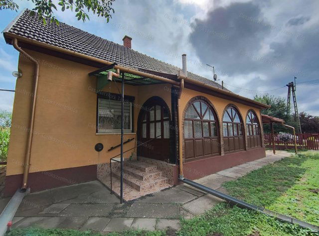 Eladó családi ház, Tiszaroffon 21.5 M Ft, 4 szobás