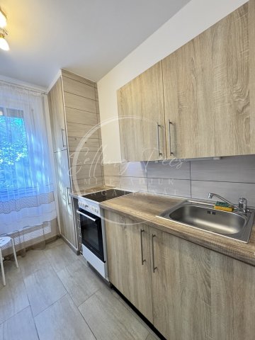 Kiadó panellakás, albérlet, Pécsett 160 E Ft / hó, 1+1 szobás
