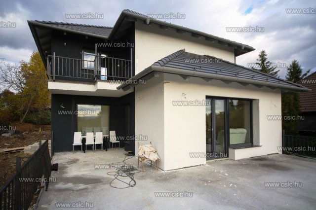 Eladó családi ház, Szentendrén 255 M Ft, 5 szobás