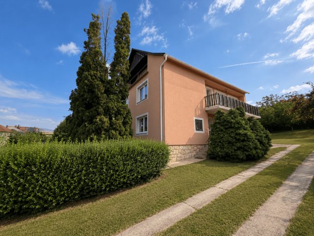 Eladó családi ház, Veszprémfajszon 125 M Ft, 4+1 szobás