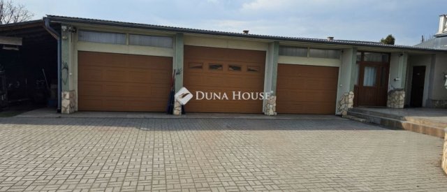 Eladó családi ház, Tápiószecsőn 159.99 M Ft, 6 szobás