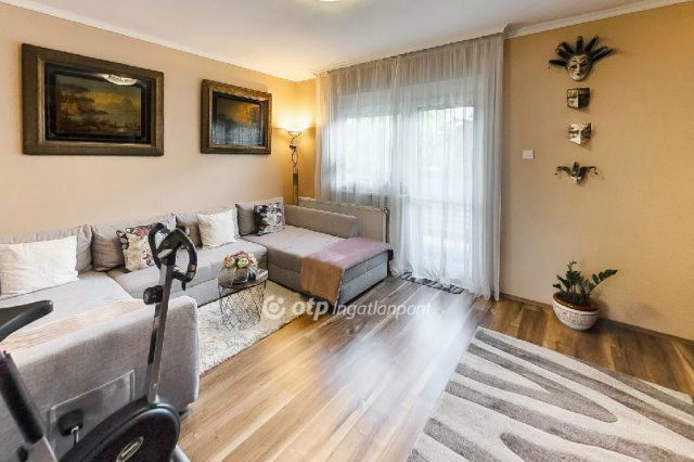 Eladó téglalakás, Füzesabonyban 41.9 M Ft, 3 szobás