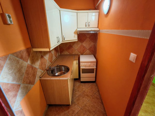 Eladó panellakás, Tatabányán 33.5 M Ft, 1 szobás
