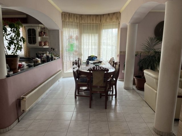Eladó ikerház, Szentendrén 145 M Ft, 5 szobás