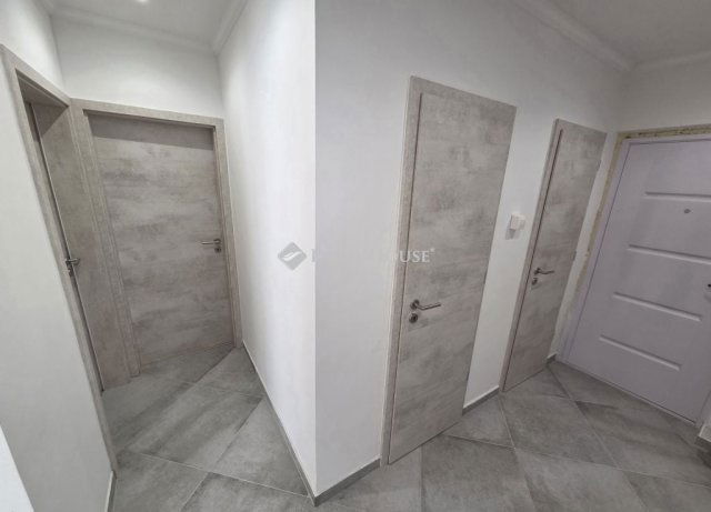 Eladó panellakás, Veszprémben 54.9 M Ft, 3 szobás