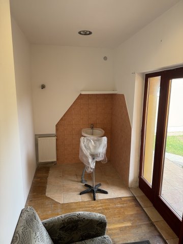 Eladó családi ház, Veszprémben 95.9 M Ft, 6 szobás