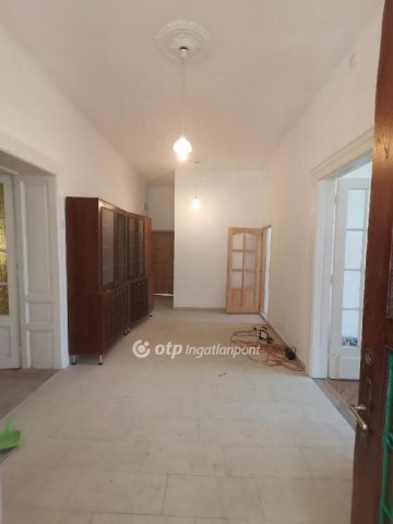 Eladó családi ház, Békéscsabán 80 M Ft, 4 szobás