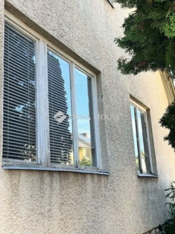 Eladó családi ház, Pécsett 72 M Ft, 3 szobás