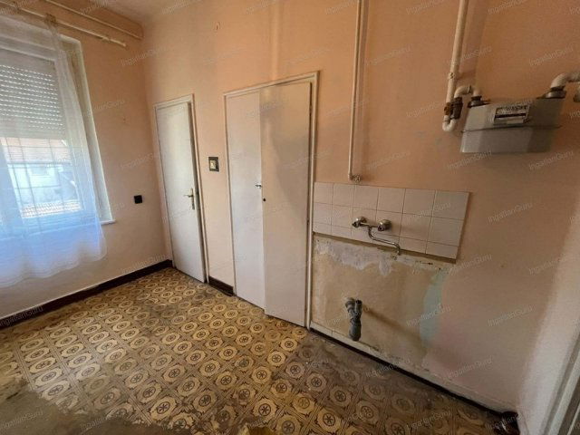 Eladó téglalakás, Kecskeméten 37 M Ft, 1 szobás