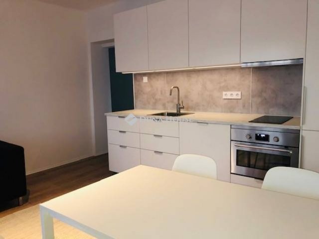 Kiadó téglalakás, albérlet, Pécsett 250 E Ft / hó, 3 szobás