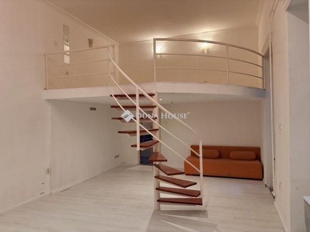 Eladó téglalakás, Budapesten, VI. kerületben 77.9 M Ft, 1 szobás