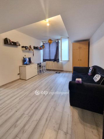 Eladó téglalakás, Pápán 20.19 M Ft, 1+1 szobás