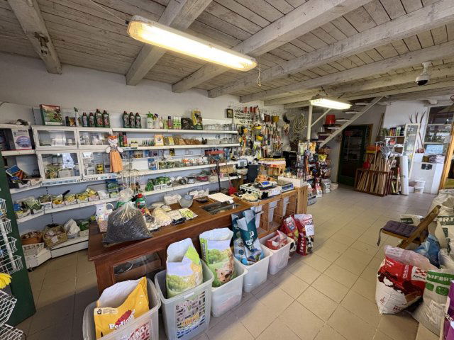 Eladó üzlethelyiség, Kaposváron, Laktanya utcában 10.9 M Ft